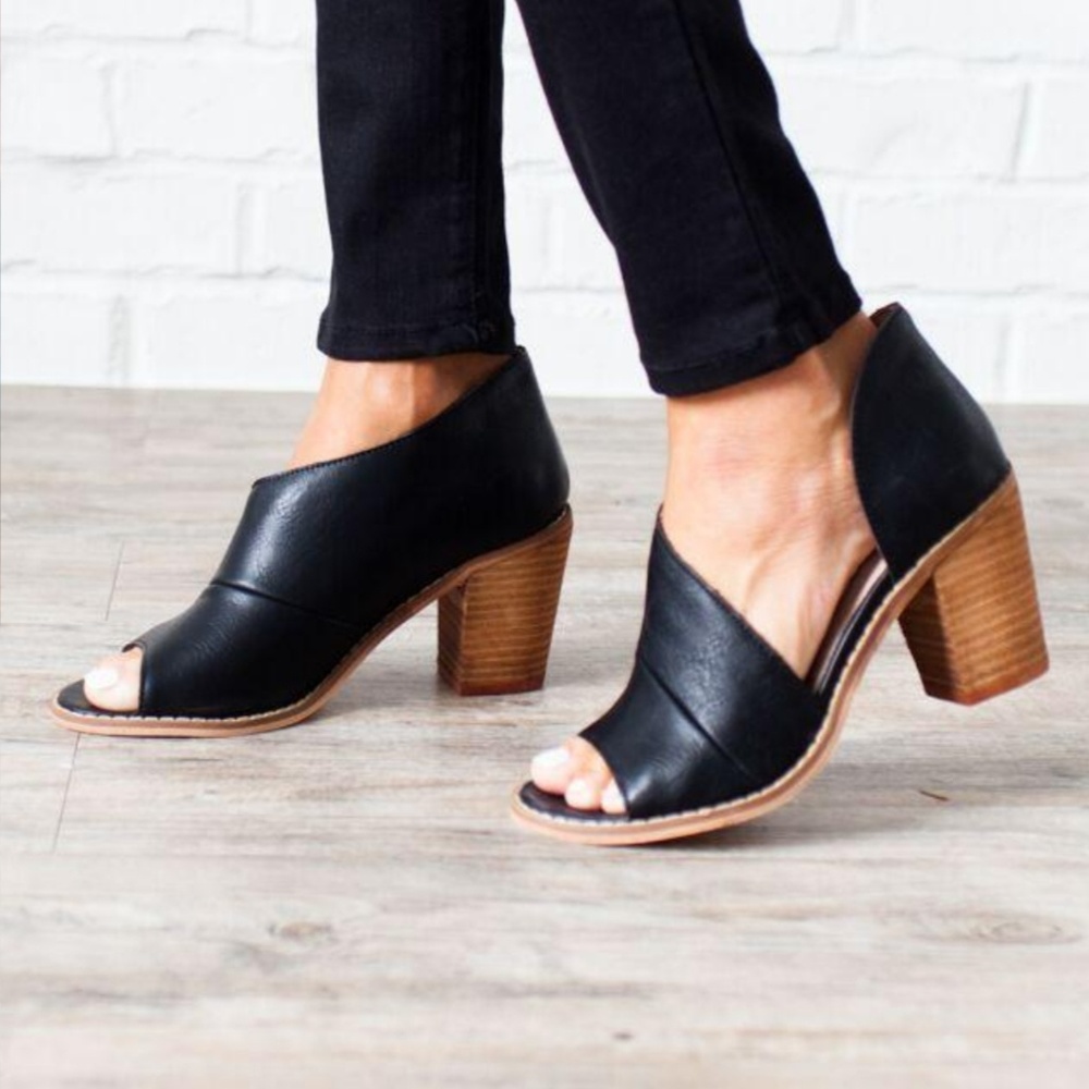 Mi.iM Black Peep Toe Heels
